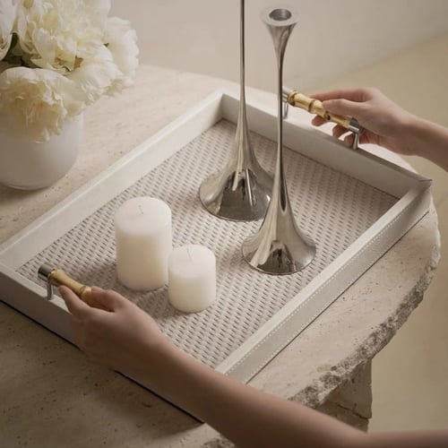 صينية تقديم وديكور جلد بيج مقابض خيزران