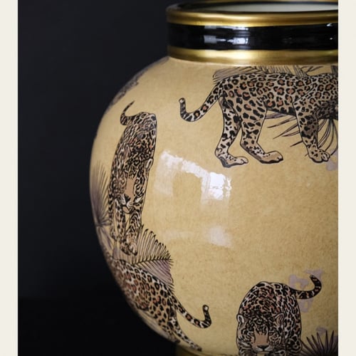 مزهرية رسومات نمر مرسومة يدوياً