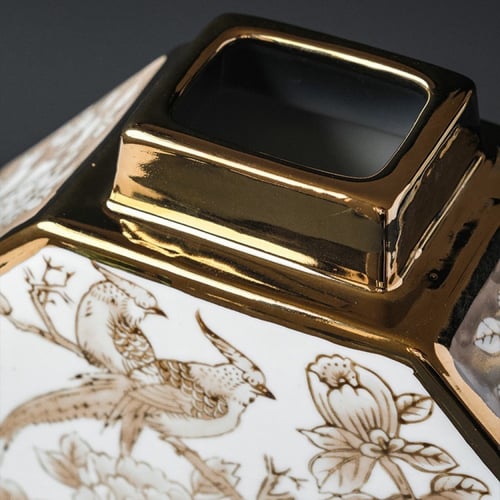 مزهرية خزفية برسم يدوي متقن