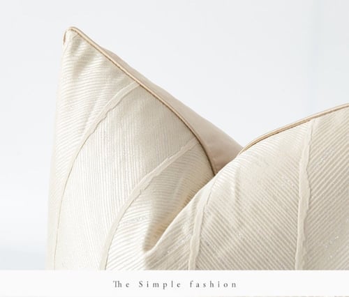 كوشن غطاء اوفوايت بخطوط انيقة