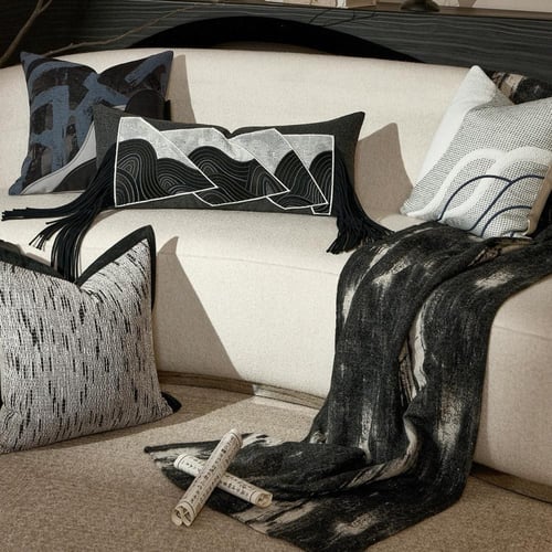 تنسيق وسائد عصرية لون ازرق اسود