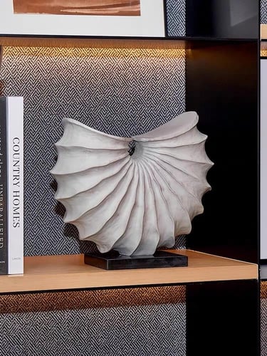 منحوته زخرفية من الراتنغ