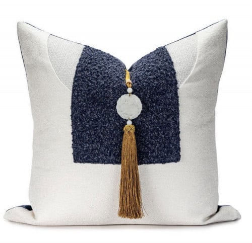 كوشن ابيض كحلي غامق باكسسوار بالمنتصف