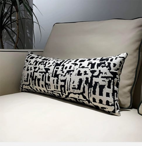 كوشن مستطيل لون اسود واوفوايت