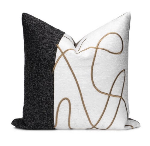 كوشن غطاء ابيض واسود وخطوط بني