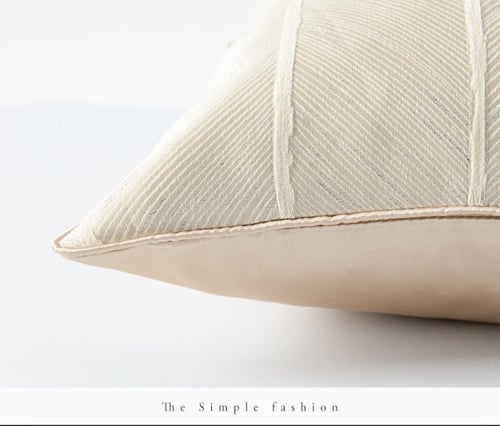 كوشن غطاء اوفوايت بخطوط انيقة