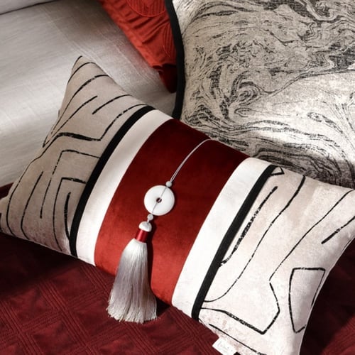 كوشن غطاء رمادي فاتح واحمر عنابي