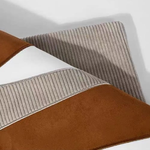 كوشن مميز بني تصميم عصري