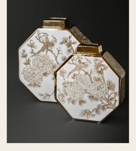 مزهرية خزفية برسم يدوي متقن