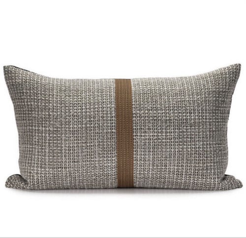 كوشن غطاء رمادي مع بني