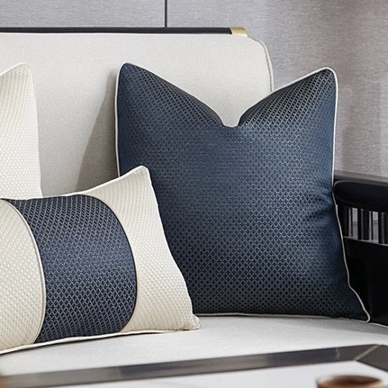 كوشن كحلي نسيج مزخرف