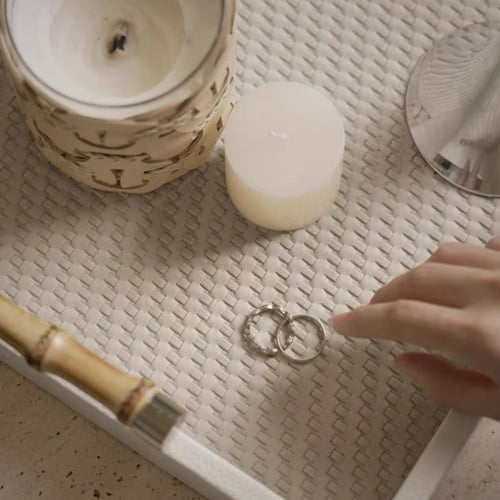 صينية تقديم وديكور جلد بيج مقابض خيزران