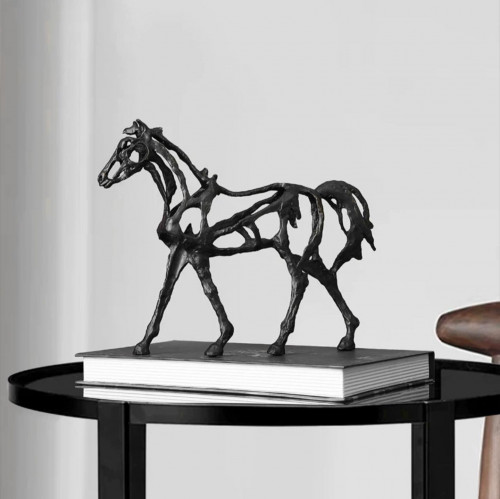 مجسم حصان مجوف