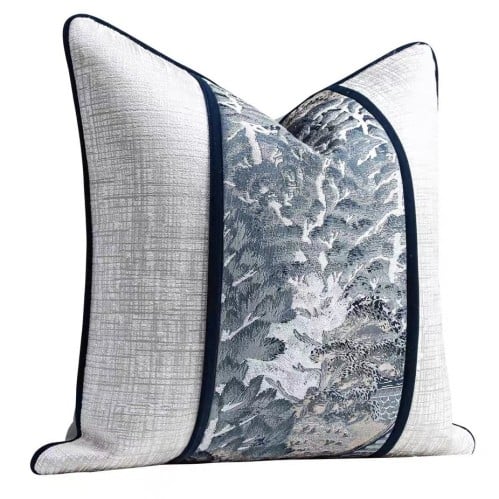 كوشن مميز برسوم مزخرفة