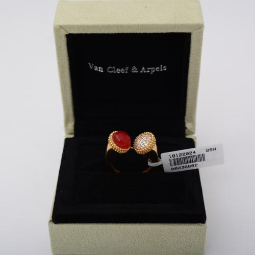 Gold flower ring
