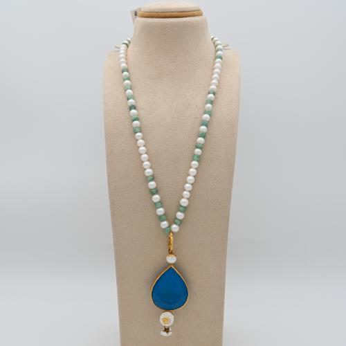 عقد ذهب مع لؤلؤ