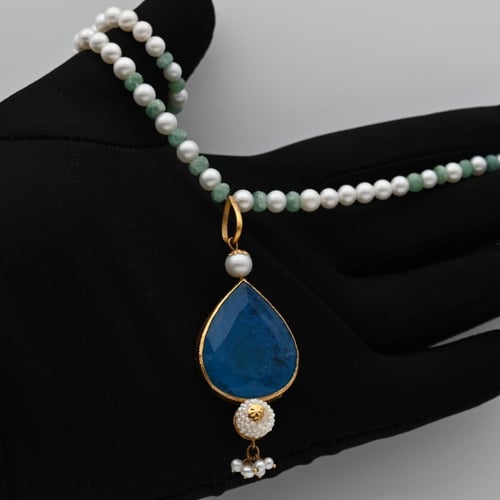 عقد ذهب مع لؤلؤ