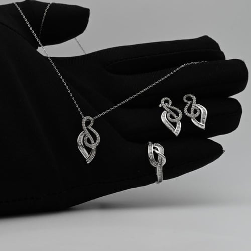 نص طقم ألماس