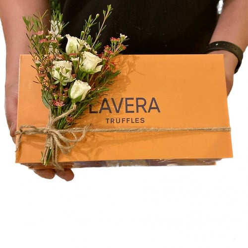 تشوكلت لاڤيرا مع ورد