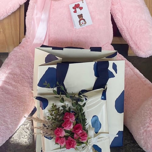 تشوكلت هنوفيرين مكعبات كراميل مع ورد