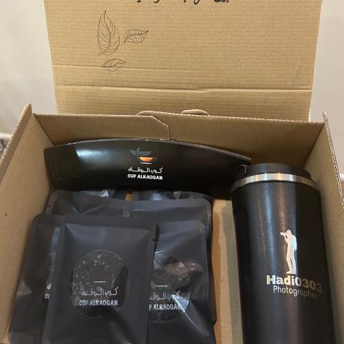 بوكس ٦ ظروف قهوة مختصة + مق مع طباعة خاصة بالليزر