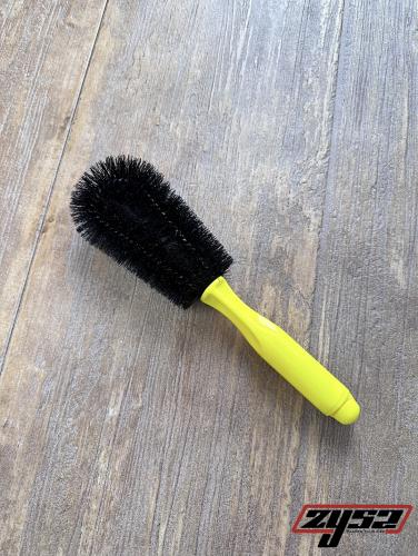 فرشاة لتنظيف الجنوط