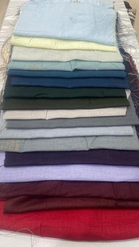 عباية لنن مزينة بسلاسل ذهبية