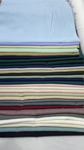 عباية لنن مزينة بسلاسل ذهبية