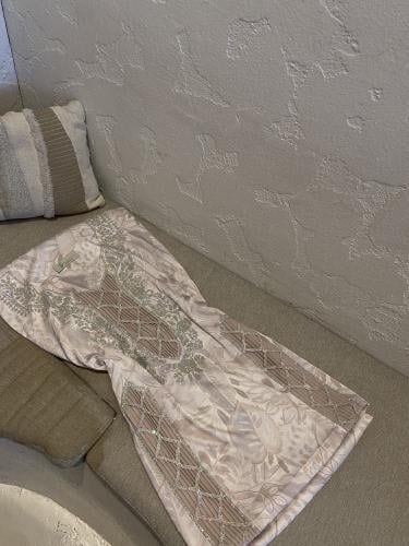 مخور دلع 3 "بدون تفصيل" بكسرات لؤلؤ حرير ملكي