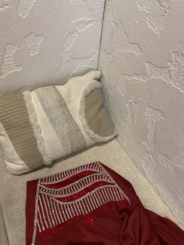 مخور بشت العيد من قطعتين حرير ملكي+بشت بدون تفصيل