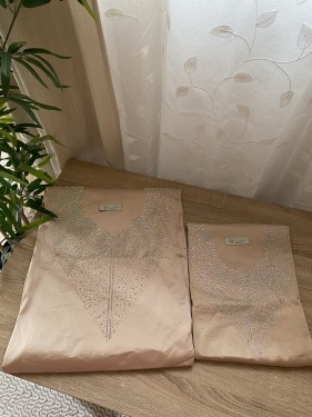 طقم الام وبنتها بدون تفصيل