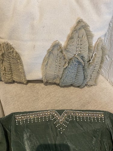 مخور اللؤلؤ مخمل زيتي فاتح