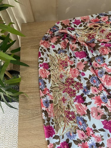 مخور+شيلة حرير اندونيسي مخرم بدون تفصيل