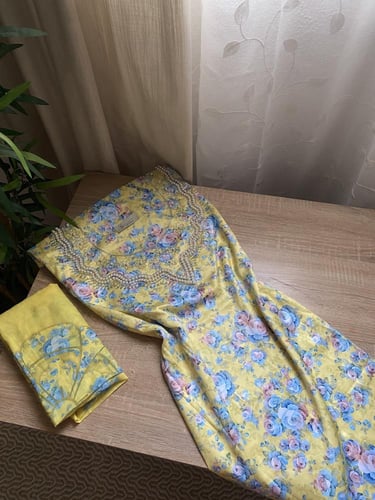 مخور اللؤلؤ+شيلة حرير ديجتال بدون تفصيل