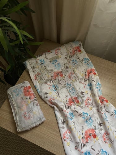 مخور اللؤلؤ+شيلة حرير ديجتال بدون تفصيل