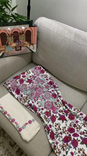 مخور+شيلة حرير اندونيسي بدون تفصيل