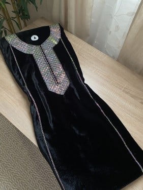 مخور شتوي اسود مخمل