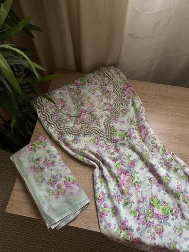 مخور اللؤلؤ+شيلة حرير ديجتال بدون تفصيل