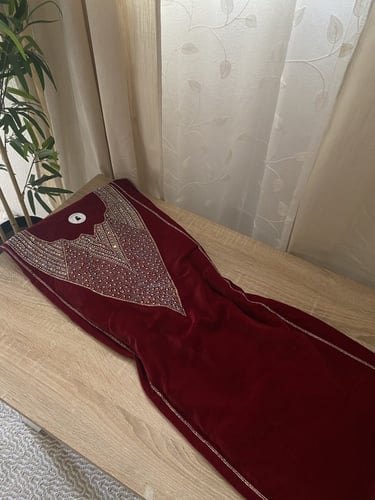 مخور مخمل احمر