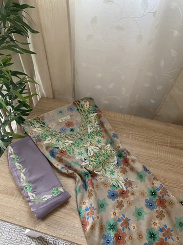 مخور+شيلة حرير اندونيسي مخرم بدون تفصيل