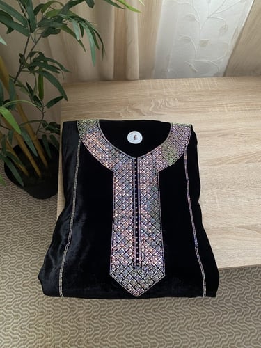 مخور شتوي اسود مخمل