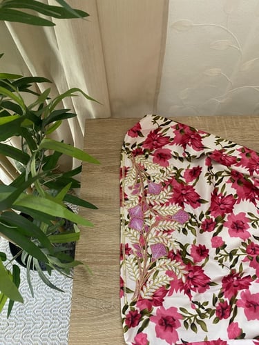 مخور+شيلة حرير اندونيسي مخرم بدون تفصيل