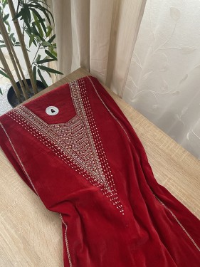 مخور مخمل احمر