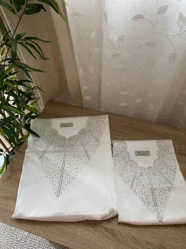 طقم الام وبنتها بدون تفصيل