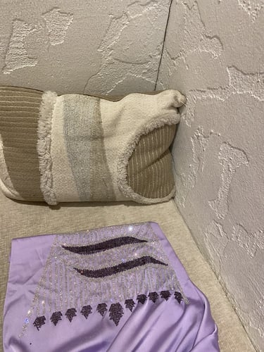 مخور بشت العيد من قطعتين حرير ملكي+بشت بدون تفصيل