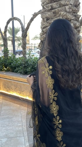 ثوب نشل جاهز اسود بدون الطرحه والقطعه الداخليه