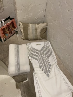 مخور بشت العيد من قطعتين حرير ملكي+بشت بدون تفصيل