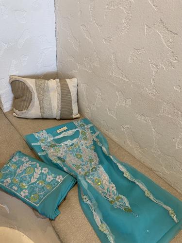 ثوب اماراتي بدون تفصيل قطعتين شيفون+بطانة