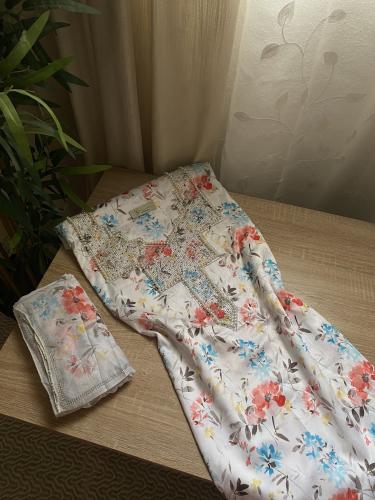 مخور اللؤلؤ+شيلة حرير ديجتال بدون تفصيل