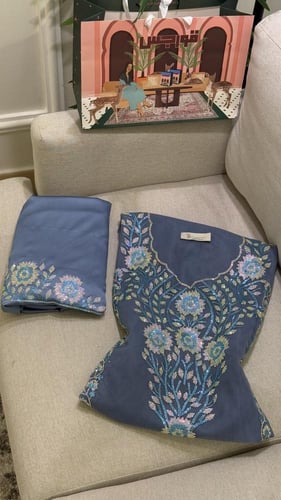 مخور بشت العيد من قطعتين حرير ملكي+بشت بدون تفصيل